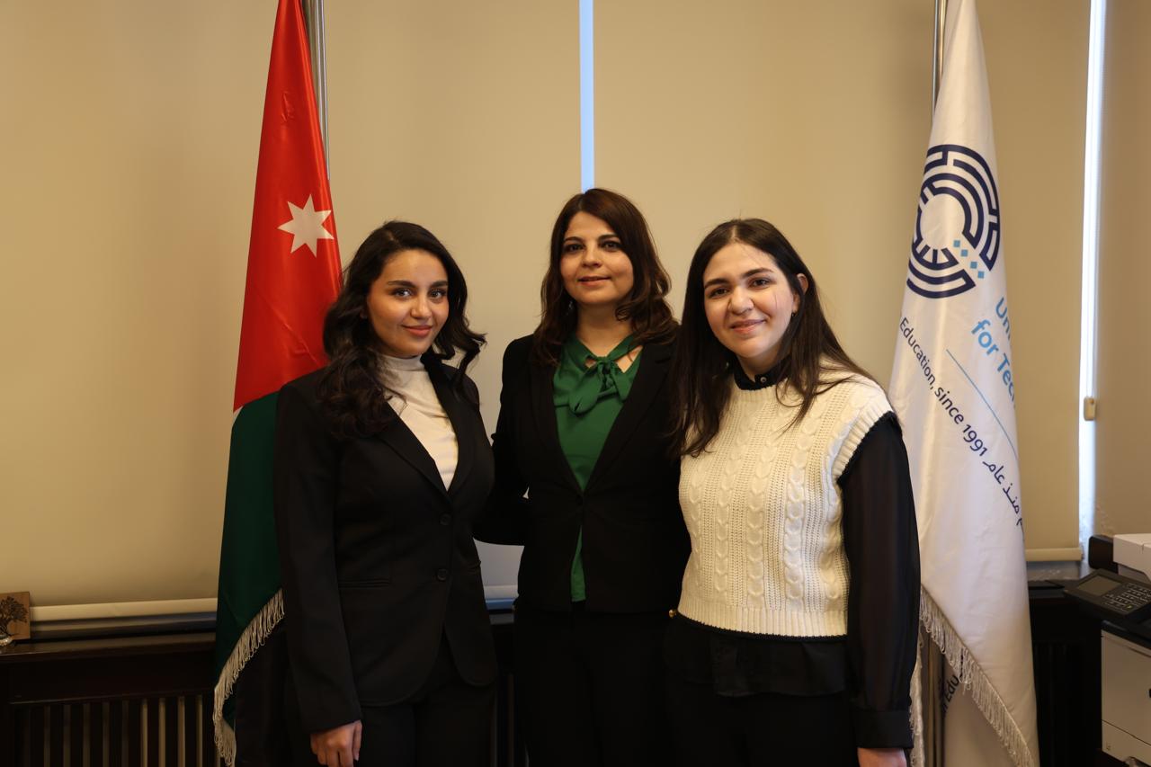 الطالبتان لليان الجمال ولارا بوياجيان من "الأميرة سمية للتكنولوجيا" تحقّقان المركز الأول عالميًا في مسابقة أمازون للتعاون الجامعي 2025(AWS)     